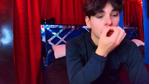 Snapshot of luke_howland chatting on May 28, 10:07 pm Luke online show from May 28, 10:07 pm