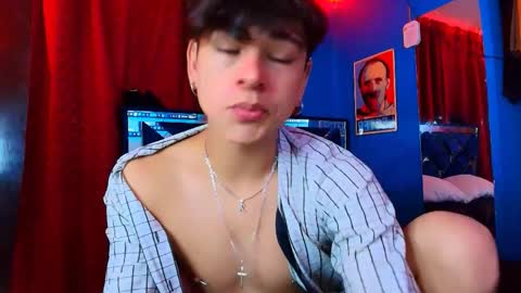 Snapshot of luke_howland chatting on May 29, 8:51 pm Luke online show from May 29, 8:51 pm