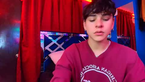 Snapshot of luke_howland chatting on May 31, 10:00 pm Luke online show from May 31, 10:00 pm