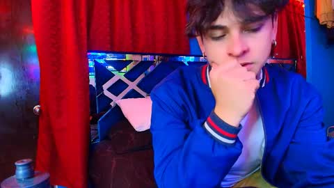 Snapshot of luke_howland chatting on June 6, 5:23 am Luke online show from June 6, 5:23 am