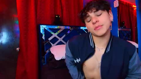 Snapshot of luke_howland chatting on June 7, 2:27 am Luke online show from June 7, 2:27 am