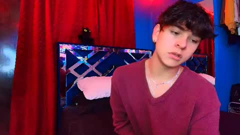 Snapshot of luke_howland chatting on June 9, 10:32 pm Luke online show from June 9, 10:32 pm