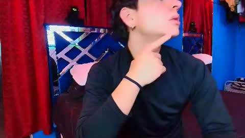 Snapshot of luke_howland chatting on June 11, 1:05 am Luke online show from June 11, 1:05 am
