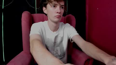 Snapshot of luke_sweet chatting on November 28, 11:46 am Luke online show from November 28, 11:46 am