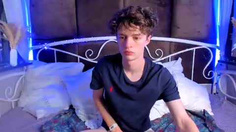 Snapshot of luke_sweet chatting on June 18, 12:42 pm Luke online show from June 18, 12:42 pm