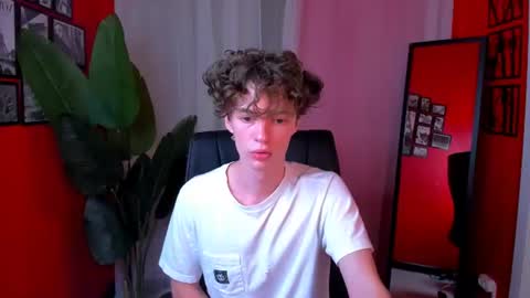 Snapshot of luke_sweet chatting on June 23, 4:05 pm Luke online show from June 23, 4:05 pm