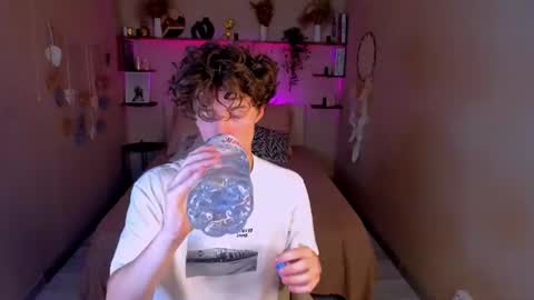 Snapshot of luke_sweet chatting on July 24, 10:24 am Luke online show from July 24, 10:24 am