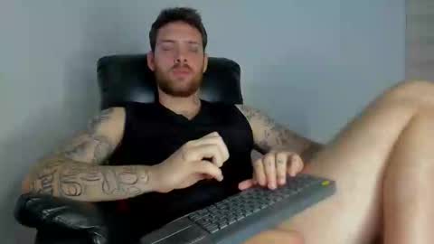 Snapshot of lukeglanton17 chatting on May 29, 3:04 am Luke online show from May 29, 3:04 am