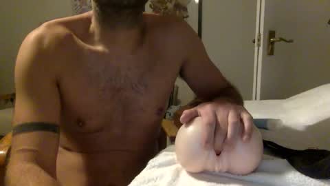 Snapshot of lukes853 chatting on October 28, 10:45 pm lukes853 online show from October 28, 10:45 pm