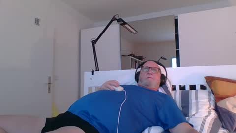 Snapshot of luley58 chatting on February 21, 6:18 am luley58 online show from February 21, 6:18 am