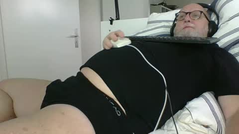 Snapshot of luley58 chatting on February 26, 6:37 am luley58 online show from February 26, 6:37 am