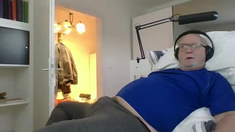 Snapshot of luley58 chatting on March 7, 6:02 am luley58 online show from March 7, 6:02 am