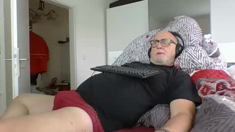 Snapshot of luley58 chatting on October 13, 6:24 am luley58 online show from October 13, 6:24 am