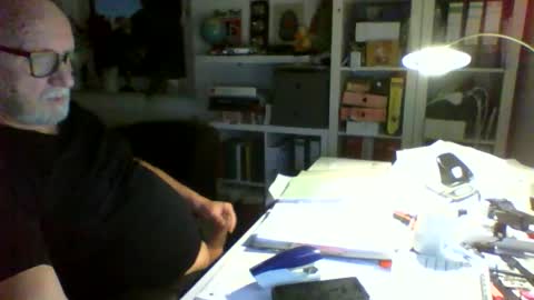 Snapshot of luley58 chatting on December 15, 6:28 am luley58 online show from December 15, 6:28 am