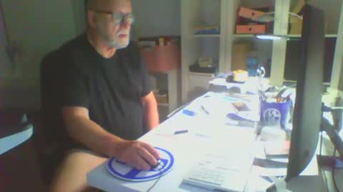 Snapshot of luley58 chatting on June 1, 2:24 am luley58 online show from June 1, 2:24 am