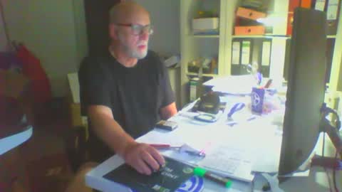 Snapshot of luley58 chatting on June 2, 1:18 am luley58 online show from June 2, 1:18 am