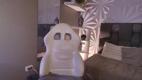 Snapshot of lullaby_charade_ chatting on February 14, 3:14 am Cookie online show from February 14, 3:14 am