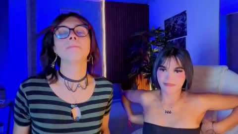 Snapshot of lullaby_charade_ chatting on March 3, 5:57 am Cookie online show from March 3, 5:57 am