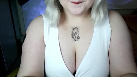 lulovia online show from February 19, 9:22 pm