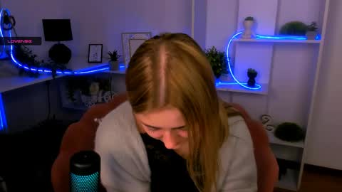 Lily online show from May 7, 9:09 pm