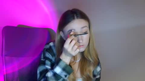 Snapshot of lulu_baby1 chatting on November 2, 7:22 am Lulu Baby18 online show from November 2, 7:22 am