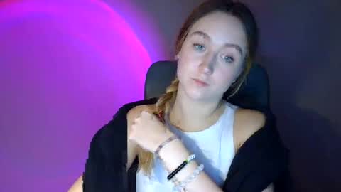 Snapshot of lulu_baby1 chatting on December 15, 8:57 pm Lulu Baby18 online show from December 15, 8:57 pm