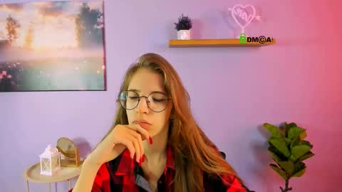 lulu_fly_ online show from October 22, 9:09 am