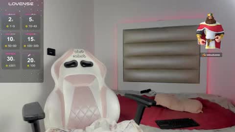 Snapshot of lulu_js_ chatting on December 5, 4:25 pm elizabeth online show from December 5, 4:25 pm