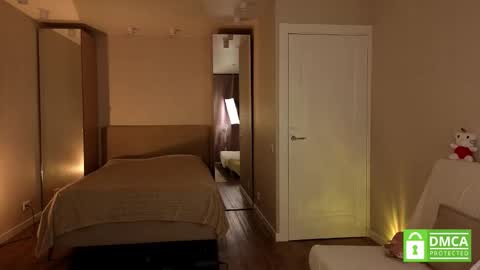 Snapshot of lulu_moons chatting on February 14, 3:42 pm Lulu online show from February 14, 3:42 pm