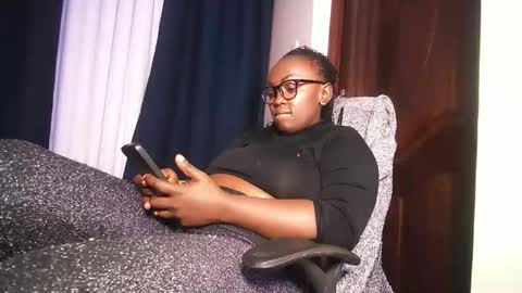 lulu_sparks1 online show from May 2, 5:23 am