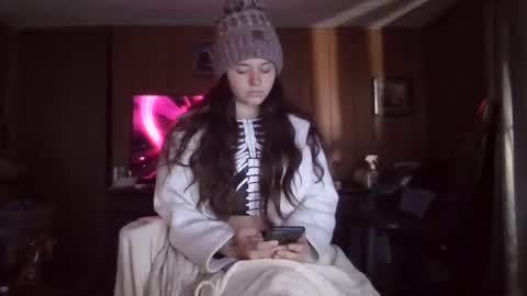 Snapshot of lulupixxx chatting on January 19, 6:00 pm Connie online show from January 19, 6:00 pm