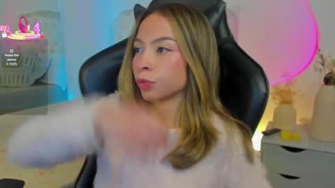 luluuberry online show from February 12, 10:38 pm