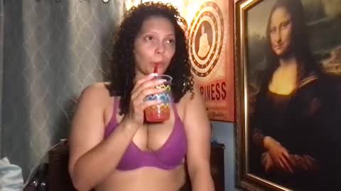 Snapshot of luluvalenttine chatting on June 3, 10:59 pm LuLu Valenttine Hot Sexy HawaiianCape Verde online show from June 3, 10:59 pm