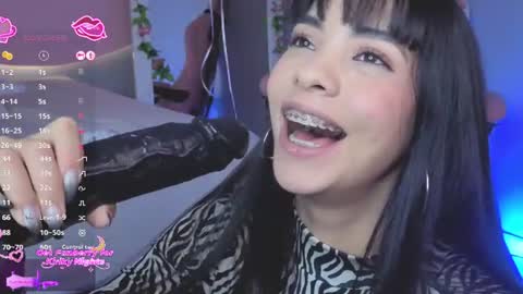 Snapshot of luluwonder_ chatting on June 19, 7:50 pm Lulu online show from June 19, 7:50 pm