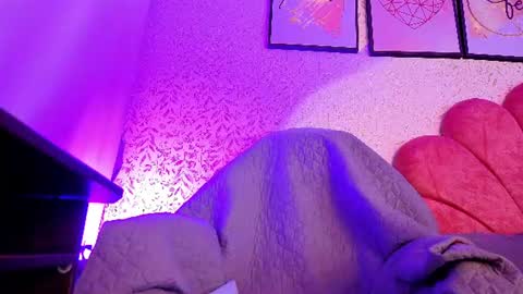 Snapshot of luly_blue chatting on July 4, 3:35 am Luly online show from July 4, 3:35 am
