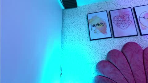 Snapshot of luly_blue chatting on August 5, 4:37 am Luly online show from August 5, 4:37 am