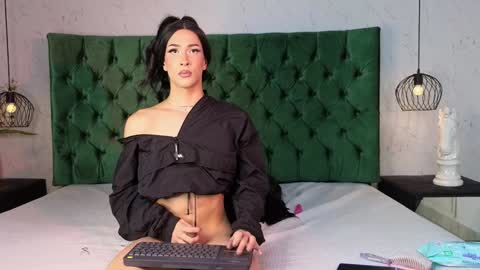 Snapshot of lumars_ chatting on December 12, 8:10 pm Lumars online show from December 12, 8:10 pm