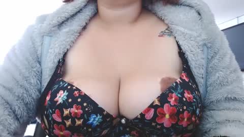 Snapshot of lumi_84 chatting on February 25, 4:21 pm LUMI online show from February 25, 4:21 pm