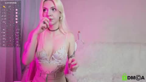 Snapshot of lumiceleste chatting on October 22, 9:03 pm lumiceleste online show from October 22, 9:03 pm
