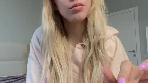 Snapshot of lumineess chatting on May 17, 4:47 pm Catherine online show from May 17, 4:47 pm