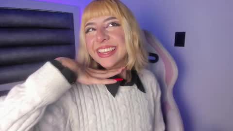 Snapshot of luna__scarlett chatting on February 2, 7:34 pm luna online show from February 2, 7:34 pm