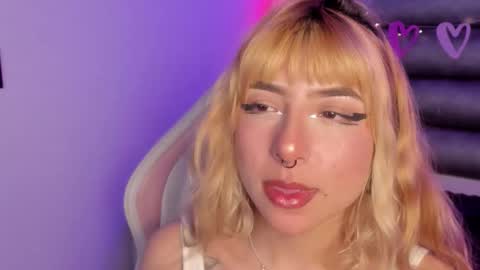 Snapshot of luna__scarlett chatting on February 18, 9:00 pm luna online show from February 18, 9:00 pm