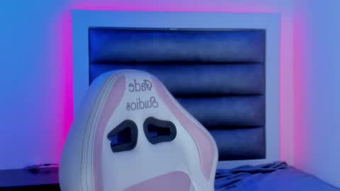 Snapshot of luna__scarlett chatting on February 23, 9:12 pm luna online show from February 23, 9:12 pm