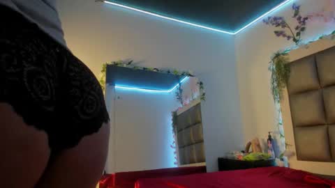 Snapshot of luna__scarlett chatting on February 28, 9:49 pm luna online show from February 28, 9:49 pm