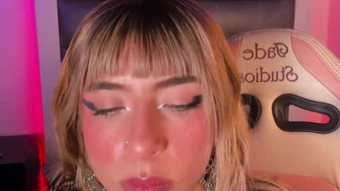 Snapshot of luna__scarlett chatting on April 15, 2:18 am luna online show from April 15, 2:18 am