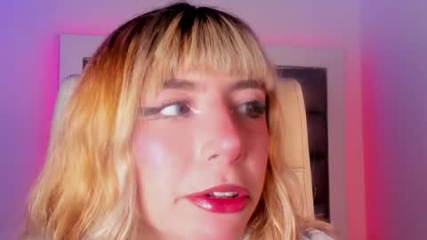 Snapshot of luna__scarlett chatting on April 15, 8:42 pm luna online show from April 15, 8:42 pm