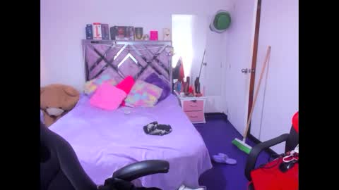 Snapshot of luna_analya chatting on June 9, 2:17 pm luna_analya online show from June 9, 2:17 pm