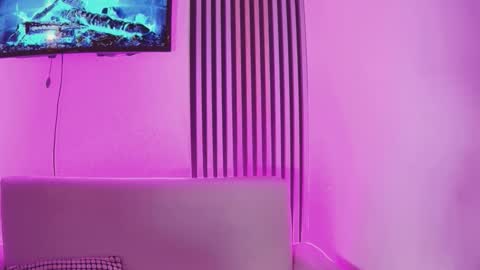 Snapshot of luna_and_banji chatting on December 3, 5:04 am luna and banji online show from December 3, 5:04 am