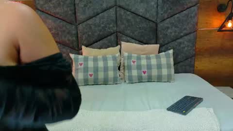 Snapshot of luna_and_jackson_ chatting on June 16, 3:31 am Luna Jackson online show from June 16, 3:31 am