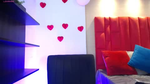 Luna And Titan  online show from March 1, 4:14 am